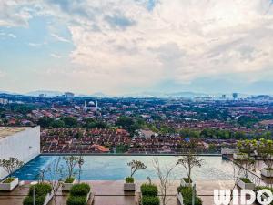 desde la azotea de un edificio con vistas a la ciudad en EVO Soho Suites Bangi by Wido with Parking Netflix, en Kampong Sungai Ramal Dalam