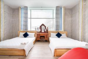 Postel nebo postele na pokoji v ubytování Khách Sạn Tràng An