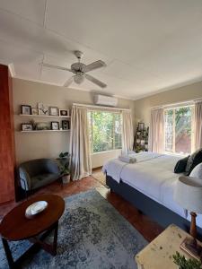 a bedroom with a bed and a ceiling fan at Spacious 2-bed, 2-bath villa with garden and parking in Mataffin