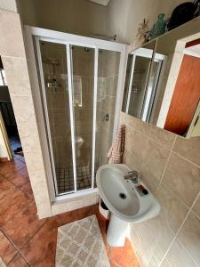 a bathroom with a white sink and a shower at Spacious 2-bed, 2-bath villa with garden and parking in Mataffin