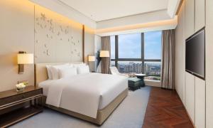 Postel nebo postele na pokoji v ubytování Radisson Collection, Wuxi