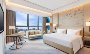 Postel nebo postele na pokoji v ubytování Radisson Collection, Wuxi