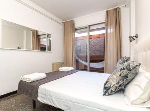 Posteľ alebo postele v izbe v ubytovaní Find Calm at this cozy City Sanctuary with terrace