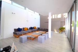 Ruang duduk di Casa de cedros