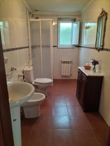 Koupelna v ubytování Casa Rural A Telleira