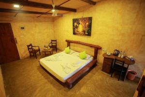 a bedroom with a bed and a table and chairs at Rainforest Edge in Kalawana