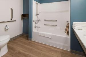 Bagno di WoodSpring Suites Mesa Chandler