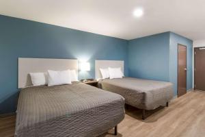 Letto o letti in una camera di WoodSpring Suites Mesa Chandler