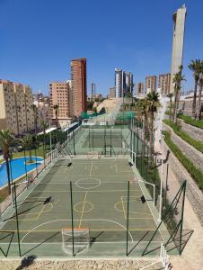 Tênis e/ou squash em SUNSET CLIFFS sea view apartments ou nos arredores