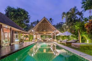 Poolen vid eller i närheten av Bali Villa Home