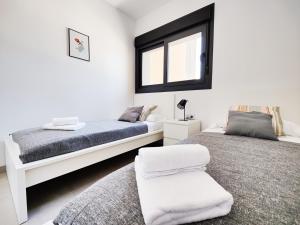 Cama ou camas em um quarto em SUNSET CLIFFS sea view apartments