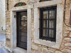 Galería fotográfica de Traditional medieval Holiday House In Kalamoti en Kalamoti