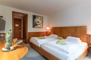 Postel nebo postele na pokoji v ubytování Hotel Restaurant Südrast Dreiländereck