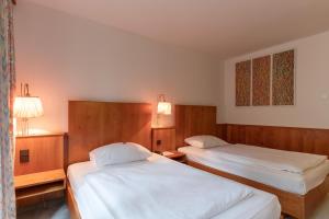 Postel nebo postele na pokoji v ubytování Hotel Restaurant Südrast Dreiländereck