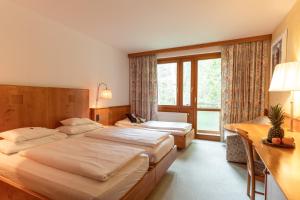 Postel nebo postele na pokoji v ubytování Hotel Restaurant Südrast Dreiländereck
