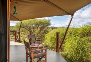 vista dal portico di una tenda safari di TARANGIRE KURO TREETOP LODGE a Manyara