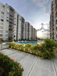 Πισίνα στο ή κοντά στο Apartamento en conjunto hacienda Peñaliza Limonar