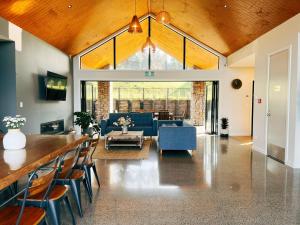 a living room with a blue couch and chairs at Echo Lodge in Auckland