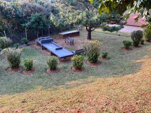 O grădină în afara Ocean View Villas: Port Edward Unit H09