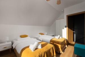 Ένα ή περισσότερα κρεβάτια σε δωμάτιο στο Moje Miejsce Jura +50 φωτογραφίες