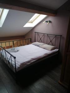 Cama o camas de una habitación en Two various entire apartments in New Gudauri -Redco, Near Main Gondola