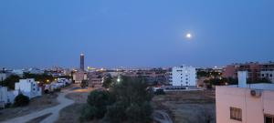 uitzicht op de stad 's nachts bij Platea de Sevilla in Sevilla