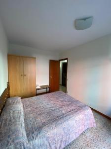 Postel nebo postele na pokoji v ubytování Apartaments Sant Antoni