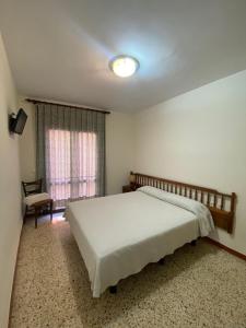 Postel nebo postele na pokoji v ubytování Apartaments Sant Antoni