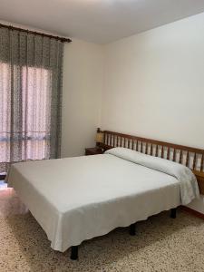 Postel nebo postele na pokoji v ubytování Apartaments Sant Antoni