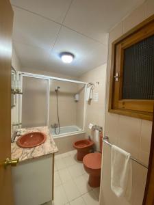 Koupelna v ubytování Apartaments Sant Antoni