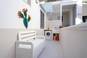 A kitchen or kitchenette at Appartamento Fico D'india