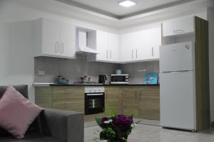 Кухня или мини-кухня в Okman Homes
