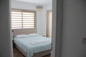 Кровать или кровати в номере Okman Homes