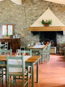Reštaurácia alebo iné gastronomické zariadenie v ubytovaní Albergo Villa San Michele