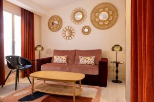 Posezení v ubytování Hotel Elysees 8