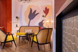 Posezení v ubytování Hotel Elysees 8