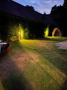 Vonkajšia záhrada v ubytovaní Apartmán Beruška