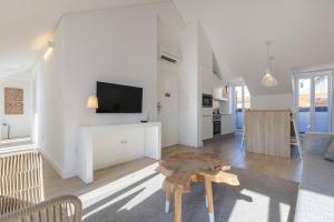 Μια τηλεόραση ή/και κέντρο ψυχαγωγίας στο Garcia 28 by LovelyStay