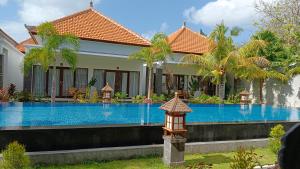 Kubu Garden Suites & Villas Nusa Dua内部或周边的泳池