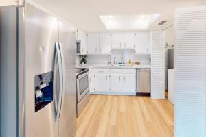 A kitchen or kitchenette at On Tempe Time