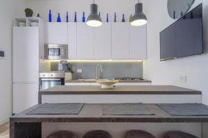 A kitchen or kitchenette at Appartamento Fico D'india Még 16 kép