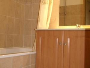 a bathroom with a tub and a sink and a mirror at Pied des pistes, balcon, 6 pers, parking, animaux admis - FR-1-557-121 in Les Adrets