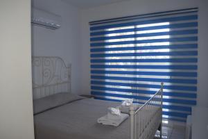 Postel nebo postele na pokoji v ubytování One Bedroom Apartment, Molos Complex - By IMH Travel & Tours