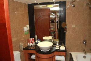Kamar mandi di Tiantan Hotel