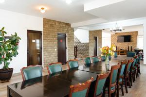 a large dining room with a long table and chairs at Pensiunea Agroturistica Rares in Cluj-Napoca