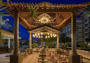 A restaurant or other place to eat at Sindbad Club
