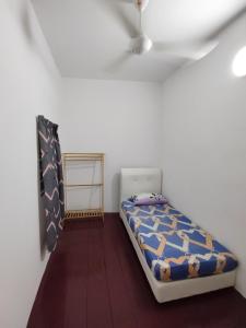 a bedroom with a bed in a room at Hutton Lane Hostel Georgetown in George Town