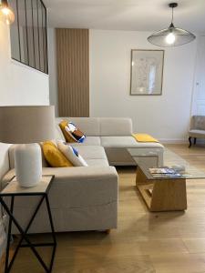 Część wypoczynkowa w obiekcie Appartement moderne en plein centre D'Epernay