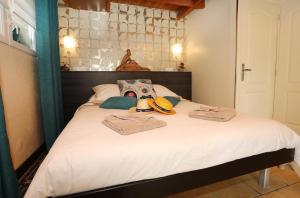 a bed with two towels and two bananas on it at Maison d'Hôtes et Roulotte" Le 6 Bis" in Romans-sur-Isère
