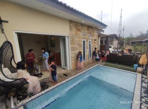 Hosté ubytování Puncak Pinus and Pool